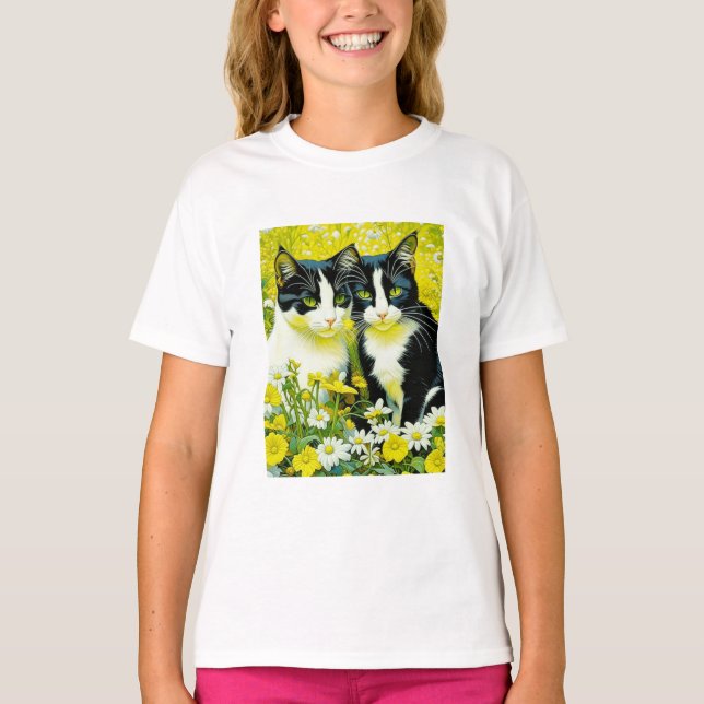 T-shirt Les chats adorables assis dans un champ de marguer (Devant)