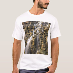 T-shirt Les chutes de saumure de la roche volcanique