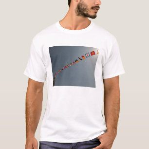 T-shirt Les drapeaux volent au-dessus de la plate-forme