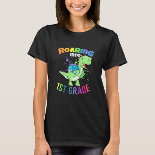 T-shirt Les Enfants S'Enfuient Dans Le Dinosaure De Premiè