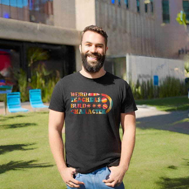 T-shirt Les enseignants étranges construisent un caractère (Créateur téléchargé)