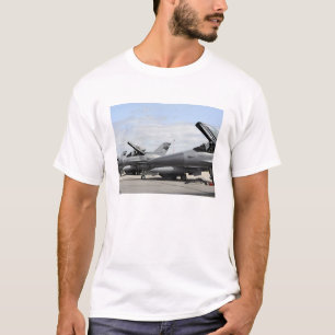 T-shirt Les Falcons F-16 de combat attendent pour lancer