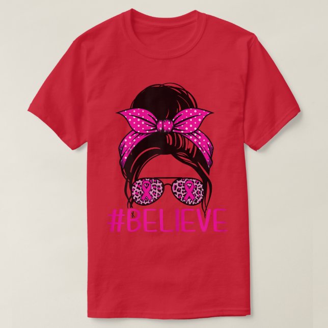 T-shirt Les femmes croient Messy Bun Leopard Pink Ribbon B (Design devant)