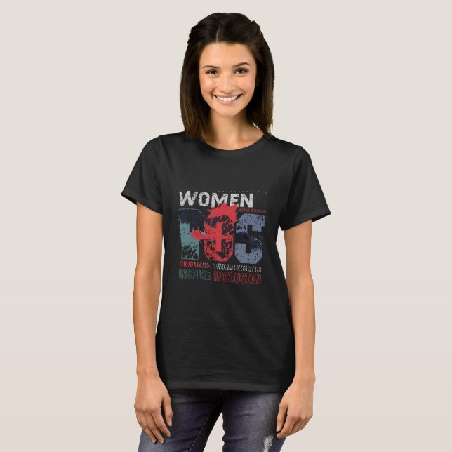 T-shirt les femmes inspirent l'inclusion (Devant entier)