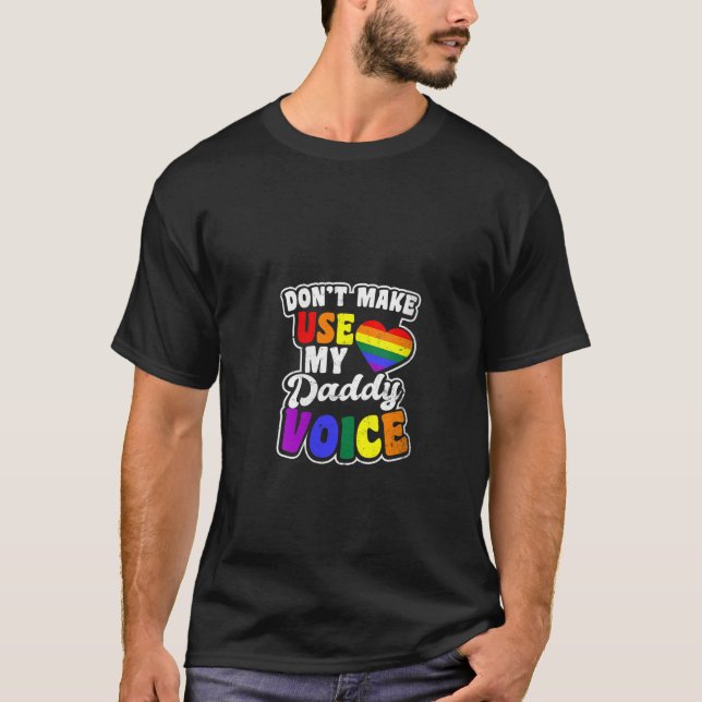 T-shirt Les femmes ne me font pas utiliser la conception v (Devant)
