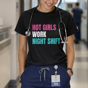 T-shirt Les Filles Chaudes Travaillent de Nuit Drôle Infir