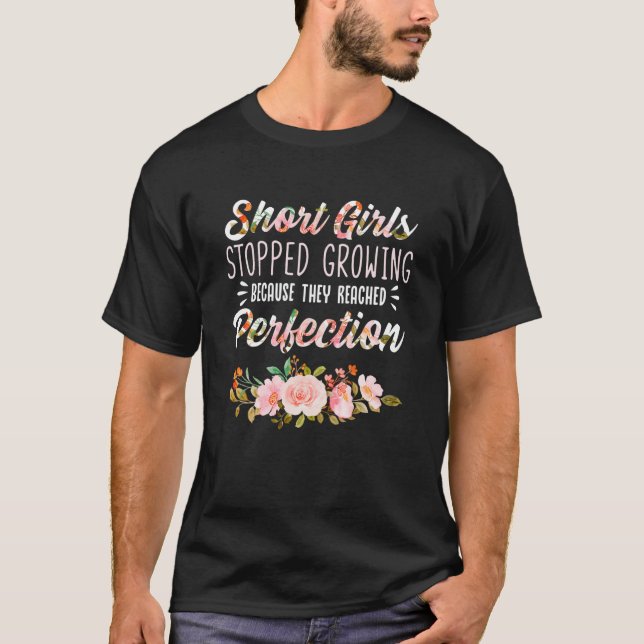 T-shirt Les Filles Courtes Ont Arrêté De Cultiver Parce Qu (Devant)
