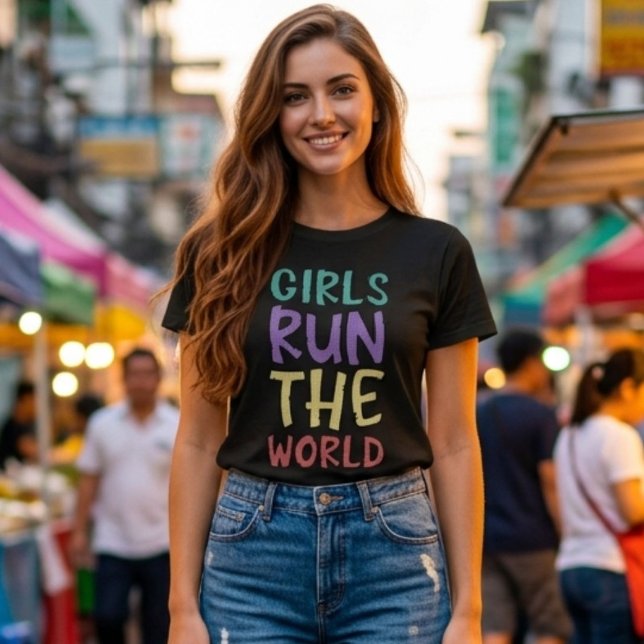 T-shirt Les filles dirigent le monde féministe (Créateur téléchargé)