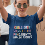 T-shirt Les filles veulent juste avoir des droits humains<br><div class="desc">Ce texte coloré dit que Girls Just Wanna have basic droits humains.</div>