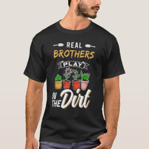 T-shirt Les Frères Jouent Dans Le Jardin De Jardinage Dirt