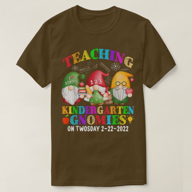 T-shirt Les Gnomies Enseignent La Maternelle Le Jour 2-22- (Design devant)