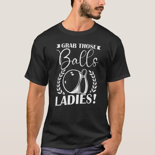 T-shirt Les Hommes Attrapent Ces Balls Dames Bowler (Devant)