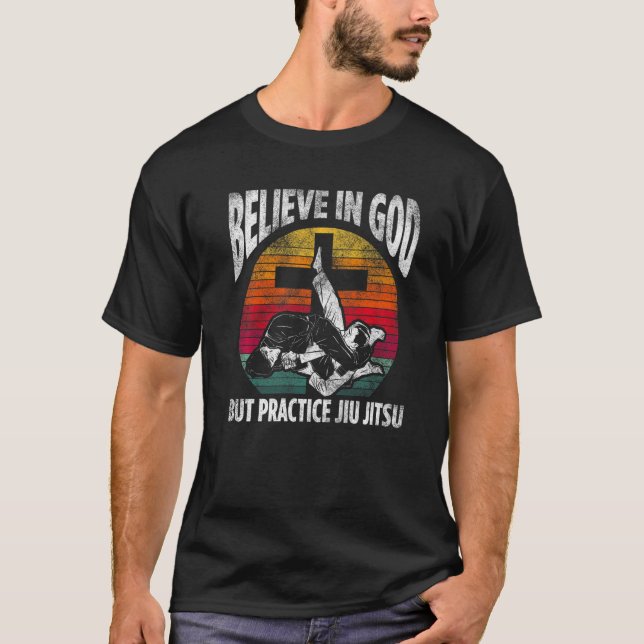 T-shirt Les Hommes Croient En Dieu Mais Pratiquent Jiu Jit (Devant)