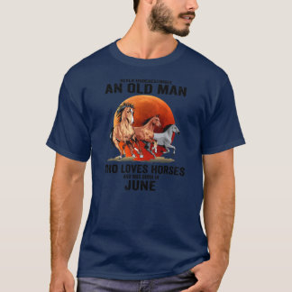 T-shirt Les hommes ne sous-estiment jamais un vieil homme