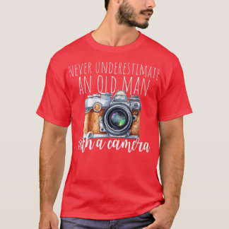 T-shirt Les Hommes Ne Sous-Estiment Jamais Un Vieux Homme