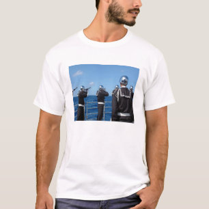 T-shirt Les marins mettent le feu à un salut d'arme à fe
