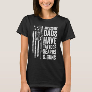 T-shirt Les papas géniaux ont des tatouages des barbes et