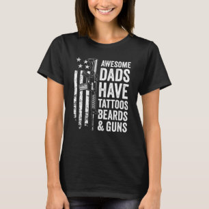 T-shirt Les papas géniaux ont Tattoos Les ours et les arme