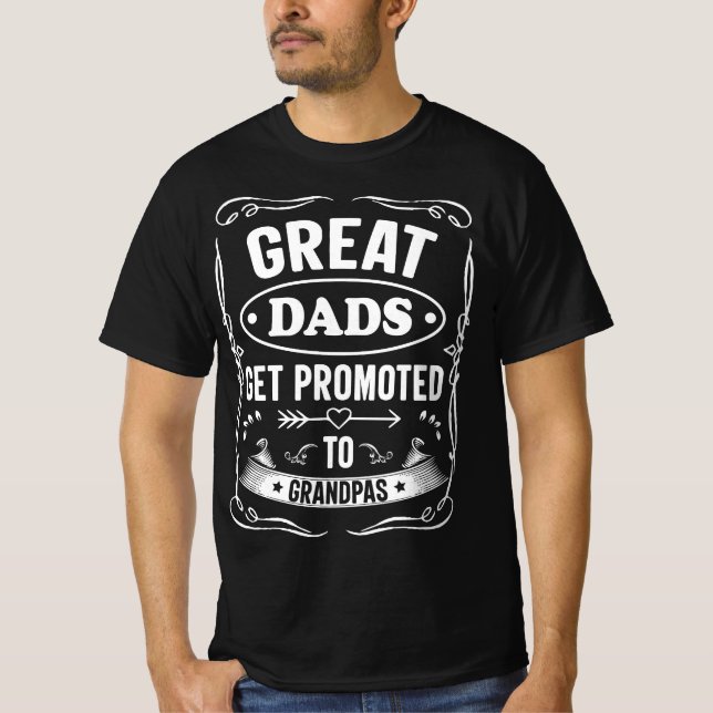 T-shirt Les plus grands papas sont promus à grand-père (Devant)