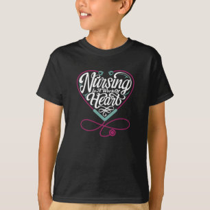 T-shirt Les soins infirmiers sont une oeuvre de coeur