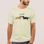 T-shirt Les teckels mignons se bécotent l'amour de chiens<br><div class="desc">Le teckel rouge aux cheveux courts et le Doxie noir et bronzage aux cheveux longs se bécotent la bande dessinée. La pièce en t d'un amoureux des chiens mignon de saucisse qui est disponible dans beaucoup de styles de chemise pour les hommes, des femmes, des enfants et des bébés. Le...</div>