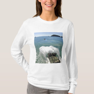 T-shirt Les véhicules d'assaut amphibie sortent la