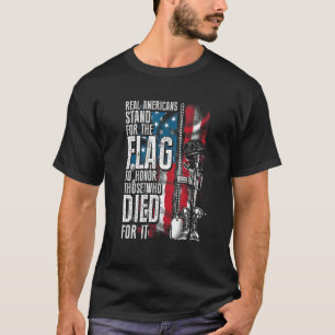 T-shirt Les vrais Américains tiennent le drapeau pour hono