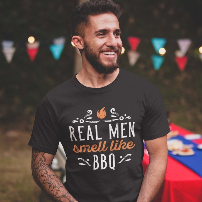 T-shirt Les vrais hommes sentent comme le barbecue (Créateur téléchargé)