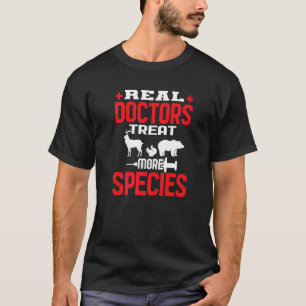 T-shirt Les vrais médecins traitent plus d'espèces Animaux