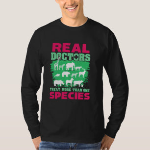 T-shirt Les vrais Médecins Traitent Plus D'Une Espèce Anim