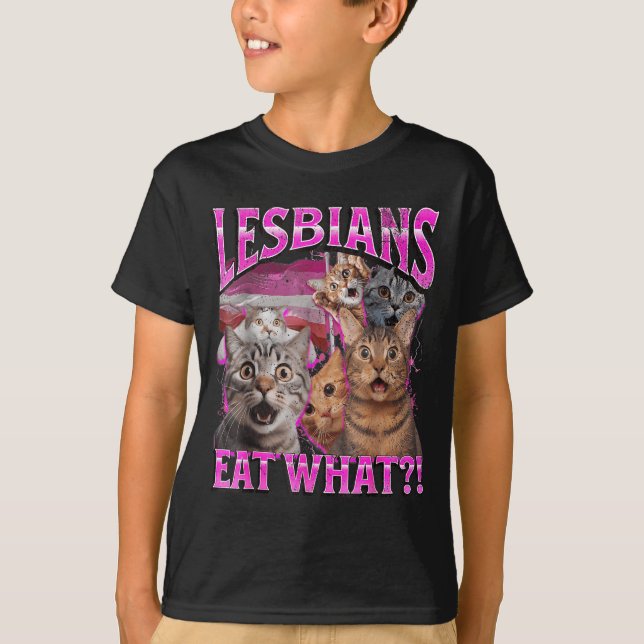 T-shirt Lesbians Eat What_! Funny Cat Gay Pride Lgbtq Pun  (Devant)