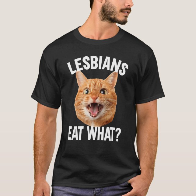 T-shirt Lesbians Eat What LGBT Cat (Devant)