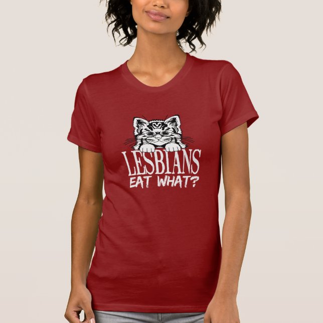 T-SHIRT LESBIENNES MANGENT QUOI? (Devant)