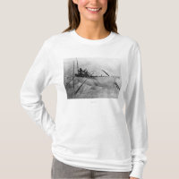 L'Esquimau dans le bateau fait avec des peaux a