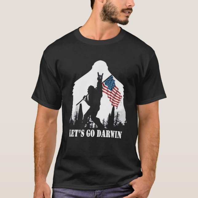 T-shirt Let's Go Darwin Bigfoot American Flag (Devant)