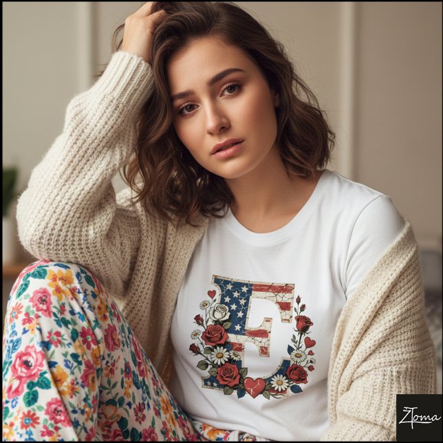 T-shirt Lettre E Couronne Florale Drapeau en Distresse (Sample design. Several style are available to choose from, with the option to add a name & color.
)