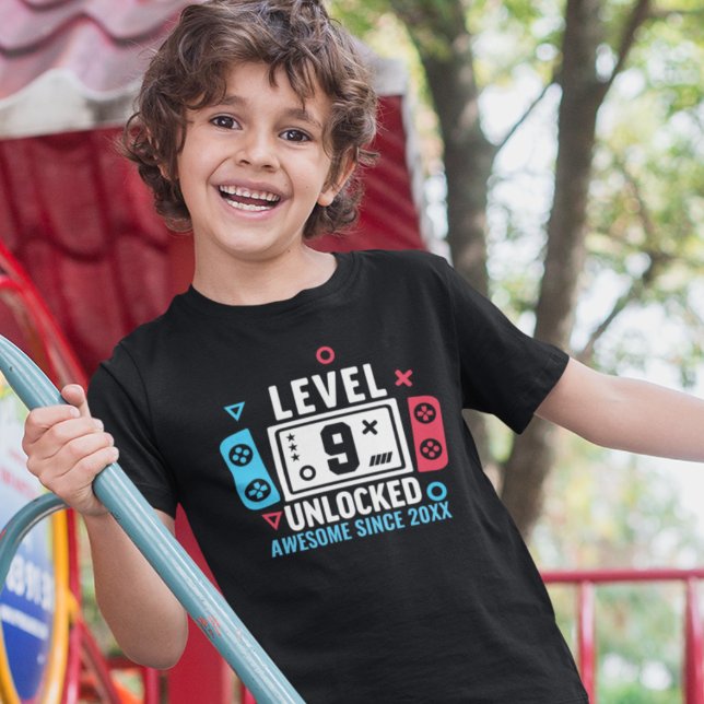T-shirt LEVEL 9 UNLOCKED Gamer Birthday – Custom Year (Créateur téléchargé)