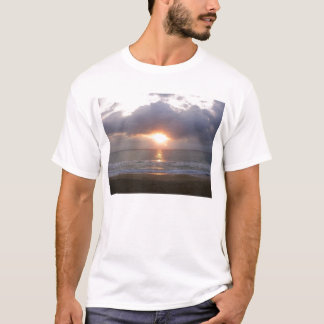 T-shirt lever de soleil sur la plage