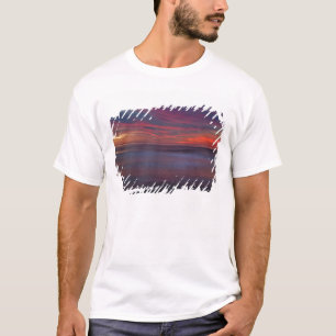 T-shirt Lever du soleil violet sur la côte océanique