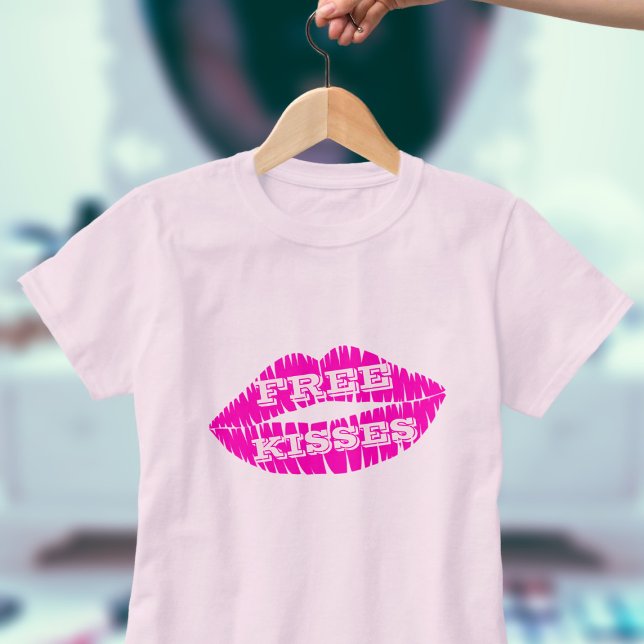 T-shirt Lèvres roses Lipstick Baiser Gratuit Baisers T-shi (You can give away free kisses when you wear this t-shirt! Fun for Valentine's or any time of year)