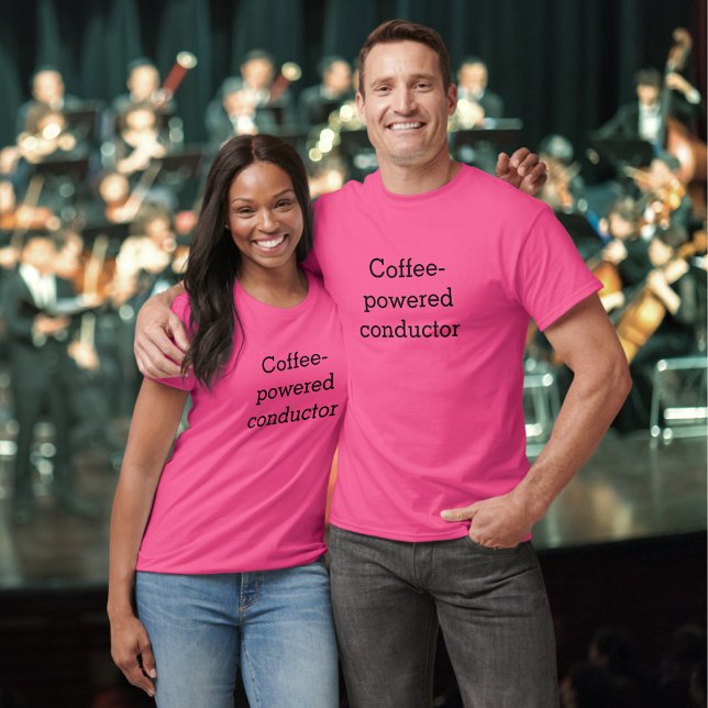 T-shirt L'humour d'un musicien producteur de café (A t-shirt with 'Coffee-powered conductor' slogan, for musical directors, band leaders and conductors)