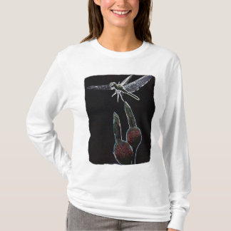 T-shirt Libellule sur les bords rougeoyants de fleur