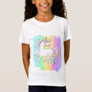 T-Shirt licorne rose sur l'arrière - plan arc-en-ciel