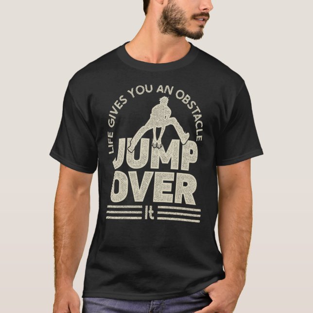 T-shirt Life gives an obstacle jump over for free running  (Devant)