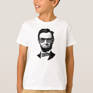 T-shirt Lincoln utilisant des lunettes de soleil