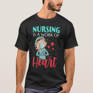 T-shirt L'infirmière graphique Vêtements Le soin est un tr