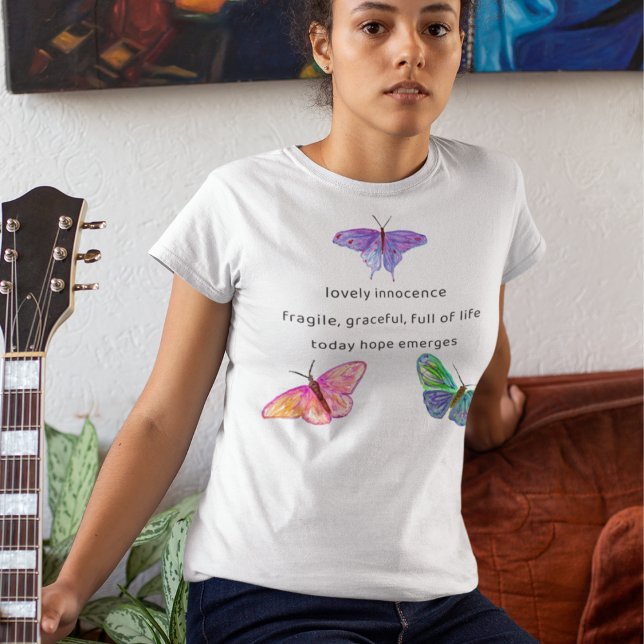 T-shirt L'Innocence fleurit Papillon Haiku (Créateur téléchargé)