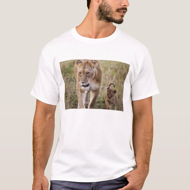 T-shirt Lion femelle avec petit (Devant)