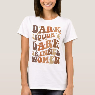 T-shirt Liqueur foncé et femmes à peau foncée