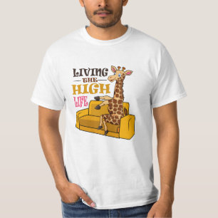 T-shirt Living The High Life Funny Giraffe Assis sur canap